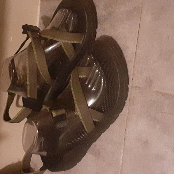 CHACO   sandalia  size  12 men  en - Picture 2 of 5